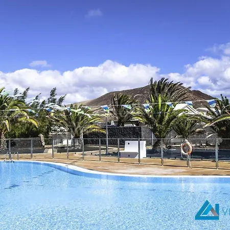 Seventy Seven - Lh189 By Villas Now Ltd * Playa Blanca (Lanzarote)